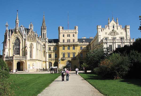 Schloss Eisgrub Westansicht
